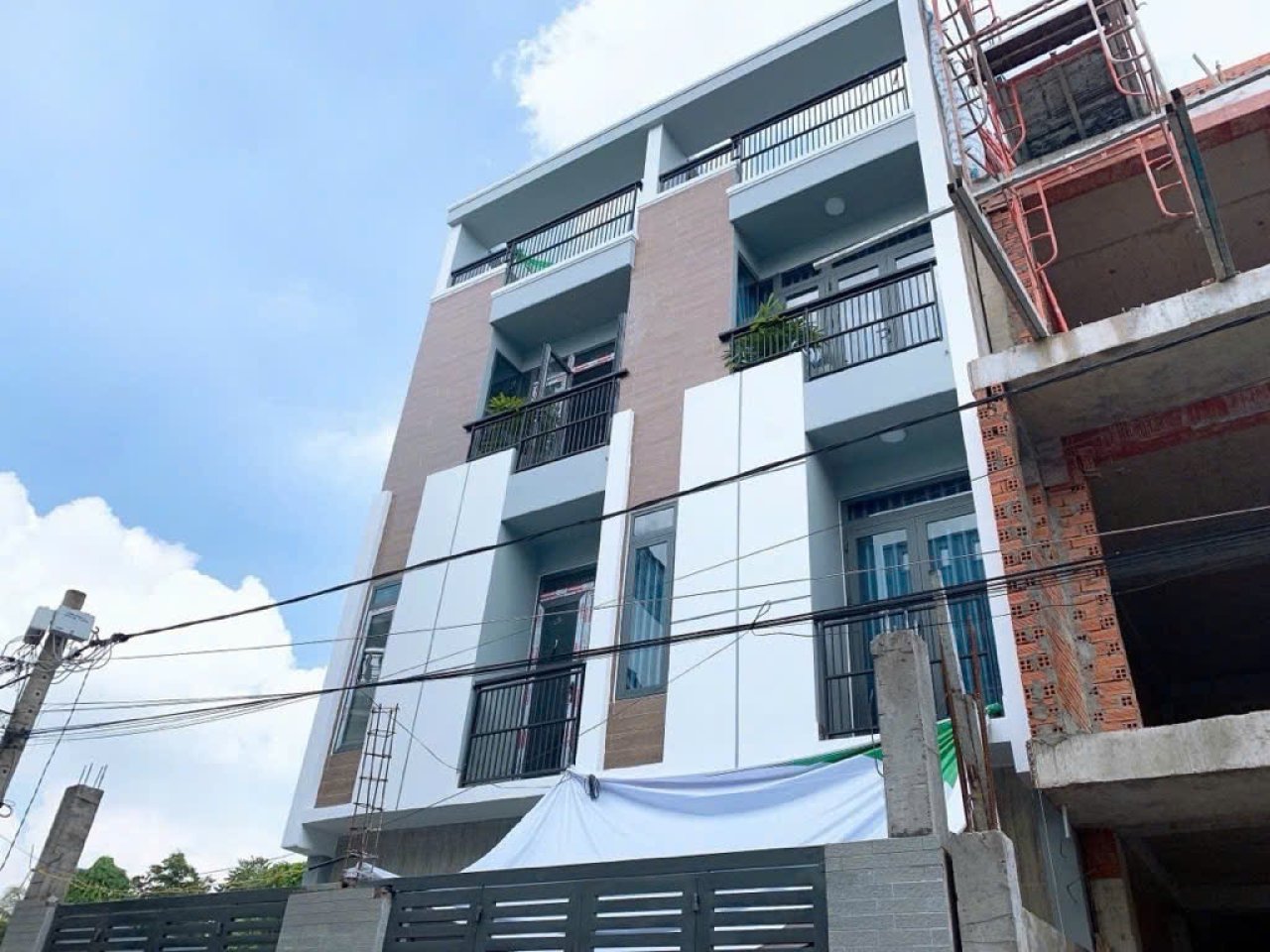 Nhà mới 3 tầng Vuông 105m2 – Thạnh Lộc 37 Q12 - Ảnh chính